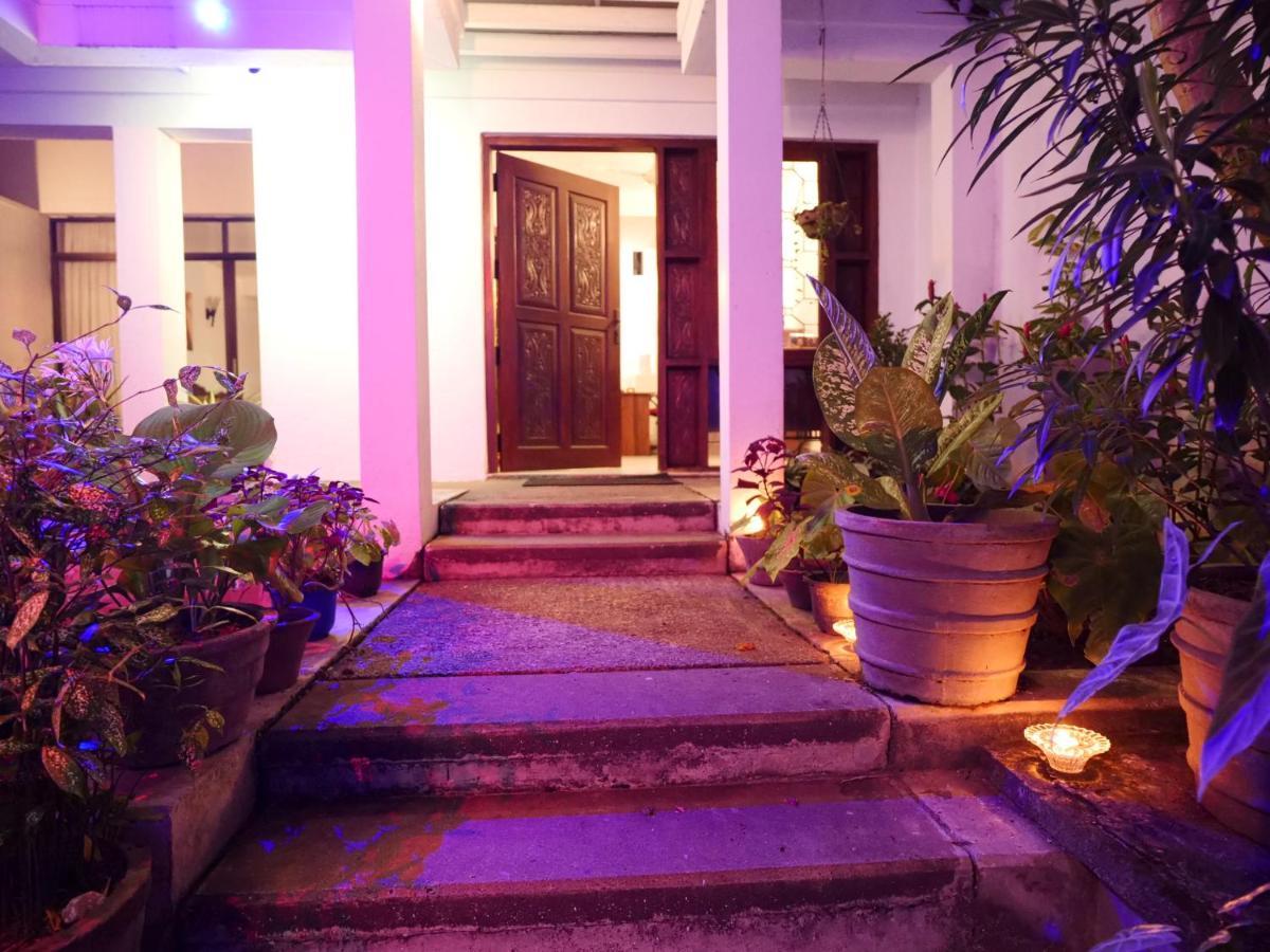 Hotel Elegance Oasis, Colombo 3 Exterior foto